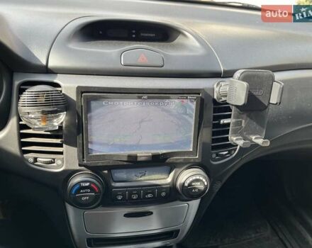 Сірий Кіа Маджентіс, об'ємом двигуна 2 л та пробігом 178 тис. км за 4700 $, фото 5 на Automoto.ua