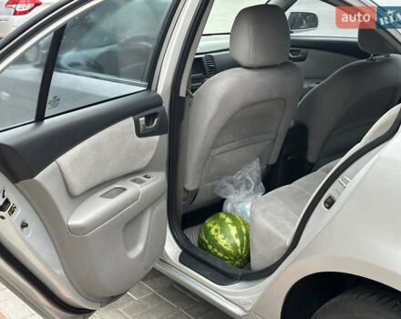 Серый Киа Маджентис, объемом двигателя 2 л и пробегом 314 тыс. км за 4999 $, фото 31 на Automoto.ua