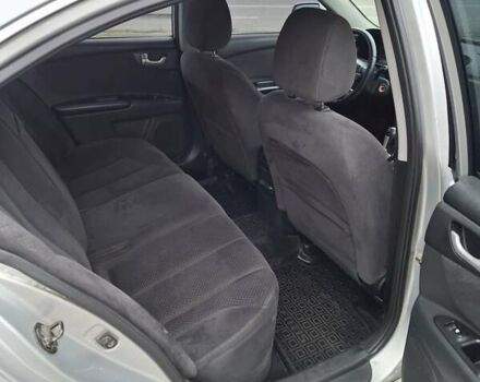 Сірий Кіа Маджентіс, об'ємом двигуна 2 л та пробігом 180 тис. км за 5200 $, фото 10 на Automoto.ua