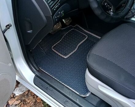 Серый Киа Маджентис, объемом двигателя 2 л и пробегом 314 тыс. км за 5400 $, фото 2 на Automoto.ua