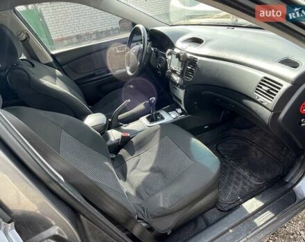 Сірий Кіа Маджентіс, об'ємом двигуна 2 л та пробігом 178 тис. км за 4700 $, фото 7 на Automoto.ua