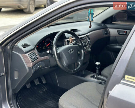 Сірий Кіа Маджентіс, об'ємом двигуна 2 л та пробігом 260 тис. км за 5300 $, фото 11 на Automoto.ua