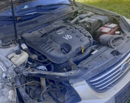 Сірий Кіа Маджентіс, об'ємом двигуна 0 л та пробігом 325 тис. км за 2099 $, фото 2 на Automoto.ua