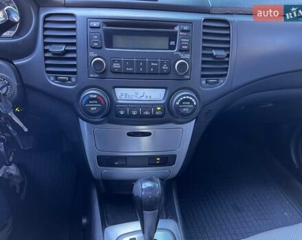 Сірий Кіа Маджентіс, об'ємом двигуна 2 л та пробігом 242 тис. км за 6200 $, фото 24 на Automoto.ua