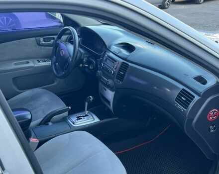 Сірий Кіа Маджентіс, об'ємом двигуна 0 л та пробігом 278 тис. км за 3500 $, фото 5 на Automoto.ua