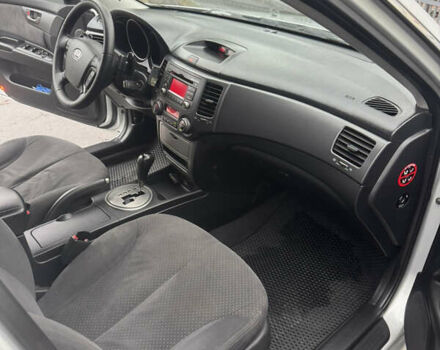 Сірий Кіа Маджентіс, об'ємом двигуна 2 л та пробігом 265 тис. км за 6500 $, фото 19 на Automoto.ua