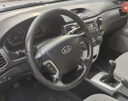 Сірий Кіа Маджентіс, об'ємом двигуна 2 л та пробігом 245 тис. км за 5700 $, фото 22 на Automoto.ua