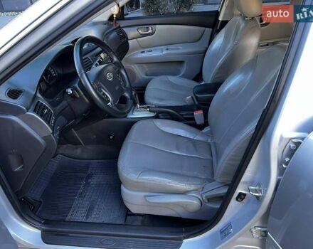 Сірий Кіа Маджентіс, об'ємом двигуна 2 л та пробігом 242 тис. км за 6200 $, фото 48 на Automoto.ua