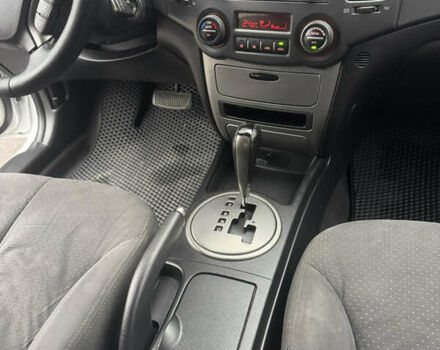 Сірий Кіа Маджентіс, об'ємом двигуна 2 л та пробігом 265 тис. км за 6500 $, фото 20 на Automoto.ua