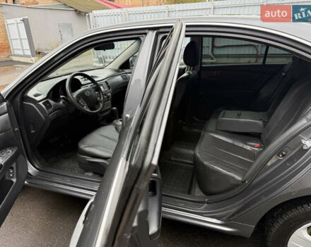 Сірий Кіа Маджентіс, об'ємом двигуна 2 л та пробігом 154 тис. км за 7500 $, фото 13 на Automoto.ua