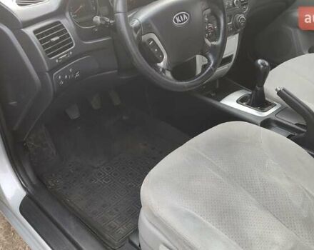 Сірий Кіа Маджентіс, об'ємом двигуна 2 л та пробігом 245 тис. км за 5700 $, фото 25 на Automoto.ua