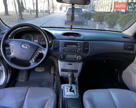 Сірий Кіа Маджентіс, об'ємом двигуна 2 л та пробігом 242 тис. км за 6200 $, фото 11 на Automoto.ua