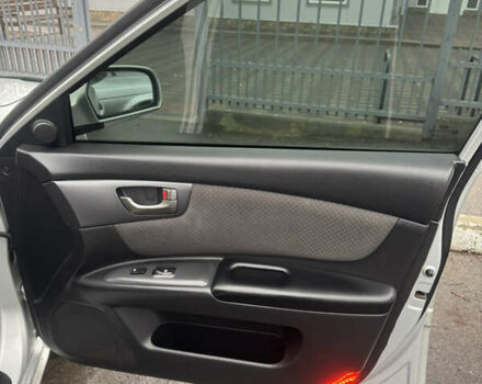 Сірий Кіа Маджентіс, об'ємом двигуна 2 л та пробігом 265 тис. км за 6500 $, фото 21 на Automoto.ua