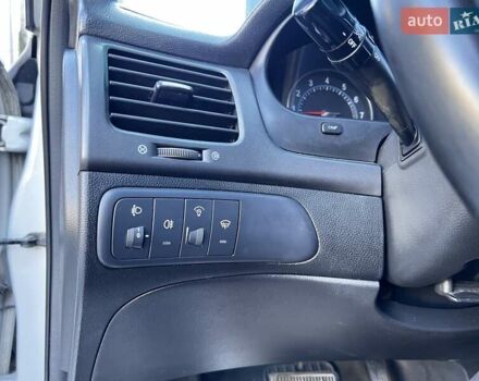 Сірий Кіа Маджентіс, об'ємом двигуна 2 л та пробігом 242 тис. км за 6200 $, фото 27 на Automoto.ua