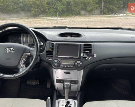 Сірий Кіа Маджентіс, об'ємом двигуна 2 л та пробігом 303 тис. км за 6500 $, фото 6 на Automoto.ua