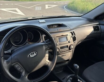 Сірий Кіа Маджентіс, об'ємом двигуна 2 л та пробігом 227 тис. км за 6499 $, фото 4 на Automoto.ua