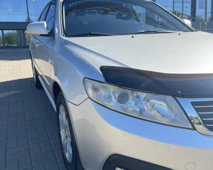 Сірий Кіа Маджентіс, об'ємом двигуна 2 л та пробігом 177 тис. км за 6800 $, фото 9 на Automoto.ua