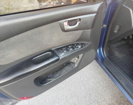 Синий Киа Маджентис, объемом двигателя 2 л и пробегом 221 тыс. км за 4000 $, фото 12 на Automoto.ua