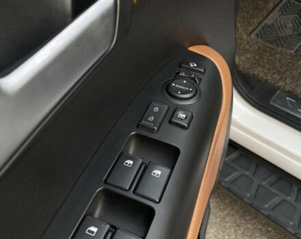 Білий Кіа Мохаве, об'ємом двигуна 3 л та пробігом 83 тис. км за 27500 $, фото 45 на Automoto.ua