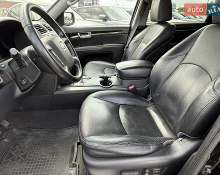 Чорний Кіа Мохаве, об'ємом двигуна 2.96 л та пробігом 318 тис. км за 13490 $, фото 9 на Automoto.ua