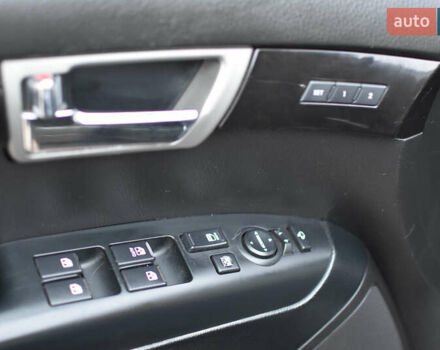 Черный Киа Мохаве, объемом двигателя 2.96 л и пробегом 160 тыс. км за 15500 $, фото 5 на Automoto.ua