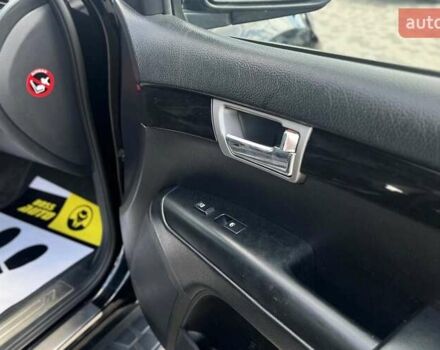 Чорний Кіа Мохаве, об'ємом двигуна 2.96 л та пробігом 194 тис. км за 14500 $, фото 25 на Automoto.ua