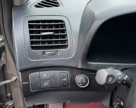 Серый Киа Мохаве, объемом двигателя 3.78 л и пробегом 293 тыс. км за 11500 $, фото 21 на Automoto.ua