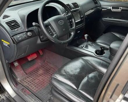 Серый Киа Мохаве, объемом двигателя 3.78 л и пробегом 293 тыс. км за 11500 $, фото 19 на Automoto.ua