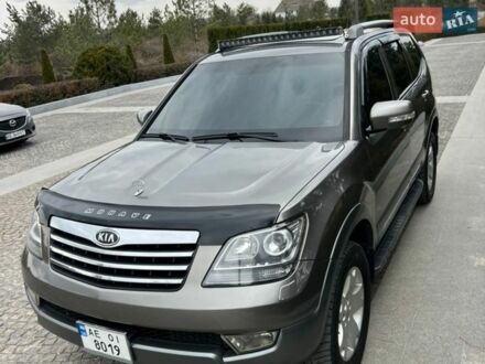 Серый Киа Мохаве, объемом двигателя 3.78 л и пробегом 216 тыс. км за 13000 $, фото 1 на Automoto.ua