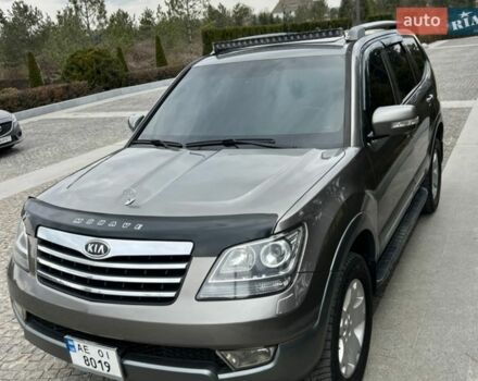 Серый Киа Мохаве, объемом двигателя 3.78 л и пробегом 216 тыс. км за 13000 $, фото 1 на Automoto.ua
