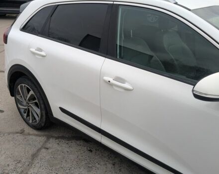 Белый Киа Niro, объемом двигателя 1.6 л и пробегом 110 тыс. км за 15600 $, фото 4 на Automoto.ua