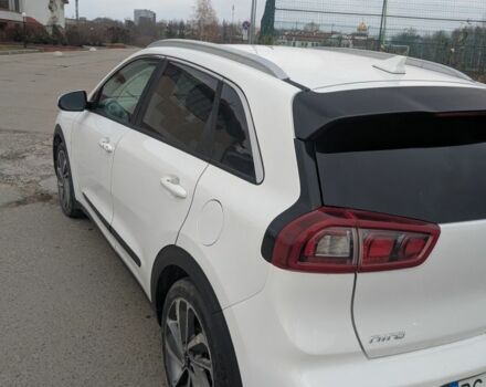 Белый Киа Niro, объемом двигателя 1.6 л и пробегом 110 тыс. км за 15600 $, фото 2 на Automoto.ua