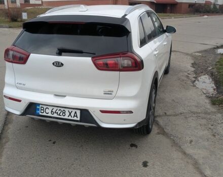 Белый Киа Niro, объемом двигателя 1.6 л и пробегом 110 тыс. км за 15600 $, фото 3 на Automoto.ua