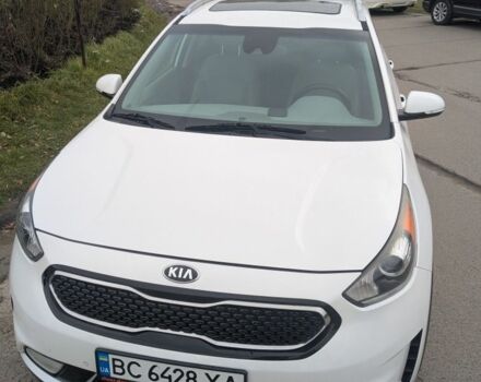 Белый Киа Niro, объемом двигателя 1.6 л и пробегом 110 тыс. км за 15600 $, фото 1 на Automoto.ua