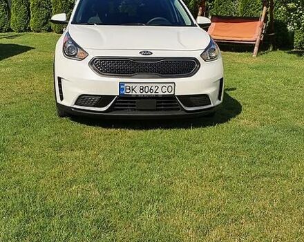 Білий Кіа Niro, об'ємом двигуна 1.6 л та пробігом 129 тис. км за 17600 $, фото 8 на Automoto.ua