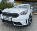 Белый Киа Niro, объемом двигателя 1.6 л и пробегом 165 тыс. км за 14900 $, фото 1 на Automoto.ua