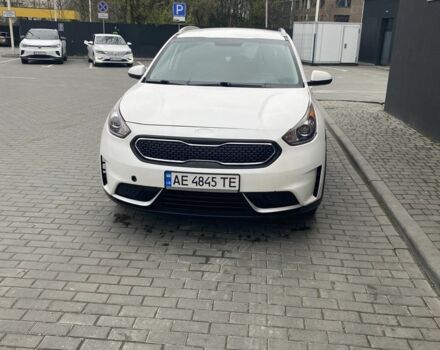 Білий Кіа Niro, об'ємом двигуна 1.6 л та пробігом 65 тис. км за 15600 $, фото 1 на Automoto.ua