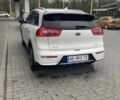 Білий Кіа Niro, об'ємом двигуна 1.6 л та пробігом 65 тис. км за 15600 $, фото 2 на Automoto.ua