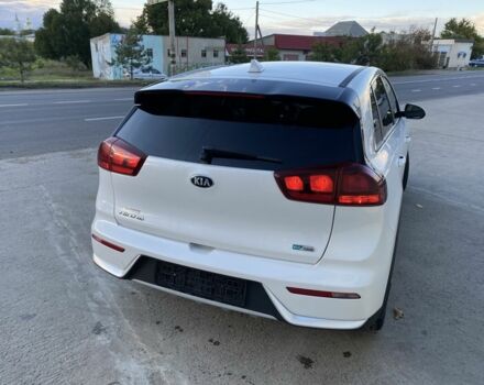 Белый Киа Niro, объемом двигателя 1.6 л и пробегом 101 тыс. км за 17700 $, фото 1 на Automoto.ua