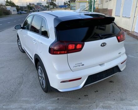 Белый Киа Niro, объемом двигателя 1.6 л и пробегом 101 тыс. км за 17700 $, фото 2 на Automoto.ua