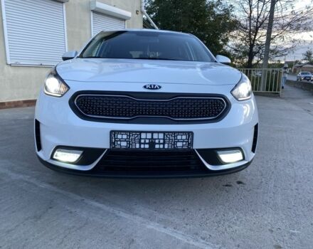 Белый Киа Niro, объемом двигателя 1.6 л и пробегом 101 тыс. км за 17700 $, фото 3 на Automoto.ua