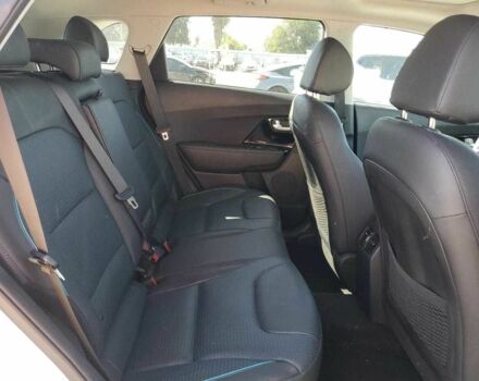 Белый Киа Niro, объемом двигателя 0 л и пробегом 52 тыс. км за 5500 $, фото 10 на Automoto.ua