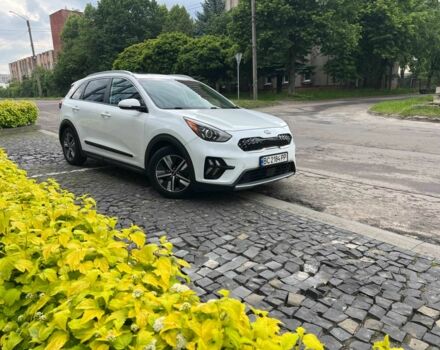 Белый Киа Niro, объемом двигателя 1.6 л и пробегом 68 тыс. км за 18800 $, фото 5 на Automoto.ua