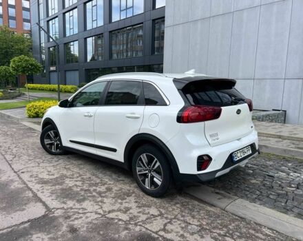 Белый Киа Niro, объемом двигателя 1.6 л и пробегом 68 тыс. км за 18800 $, фото 11 на Automoto.ua