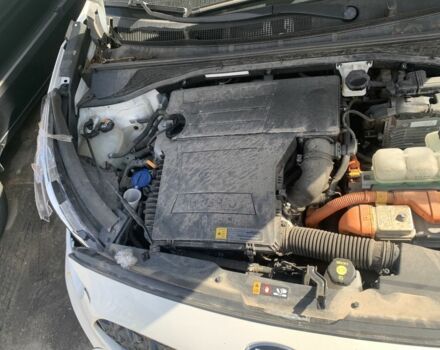 Белый Киа Niro, объемом двигателя 1.6 л и пробегом 61 тыс. км за 15300 $, фото 3 на Automoto.ua