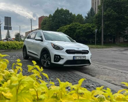 Белый Киа Niro, объемом двигателя 1.6 л и пробегом 68 тыс. км за 18800 $, фото 6 на Automoto.ua