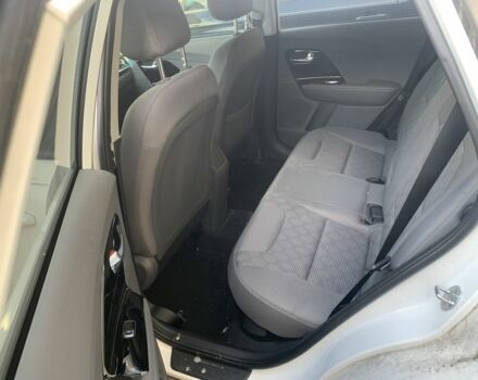Белый Киа Niro, объемом двигателя 1.6 л и пробегом 61 тыс. км за 15300 $, фото 7 на Automoto.ua