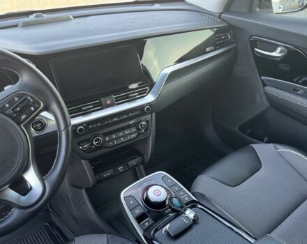 Білий Кіа Niro, об'ємом двигуна 0 л та пробігом 112 тис. км за 19800 $, фото 5 на Automoto.ua