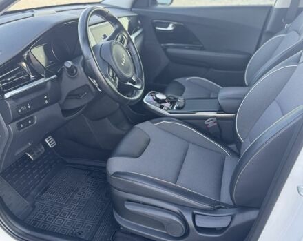 Білий Кіа Niro, об'ємом двигуна 0 л та пробігом 112 тис. км за 19800 $, фото 6 на Automoto.ua