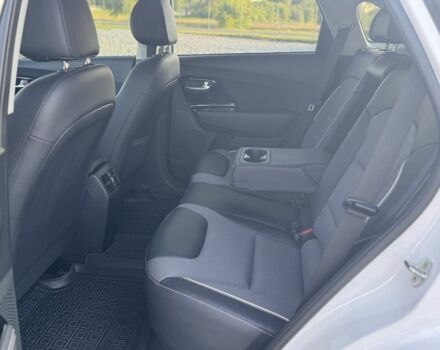 Білий Кіа Niro, об'ємом двигуна 0 л та пробігом 112 тис. км за 19800 $, фото 7 на Automoto.ua